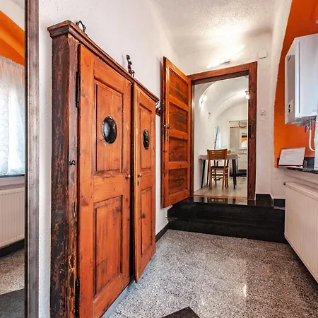 Way To The Castle Apartment *
